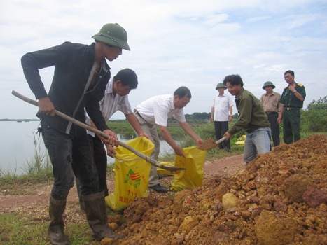 Mọi[-]công[-]tác[-]ứng[-]phó[-]cơn[-]bão[-]số[-]5[-]đang[-]được[-]các[-]địa[-]phương[-]triển[-]khai[-]gấp[-]rút.